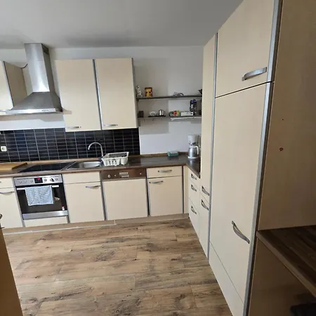 Montage Und Zu Vermieten In