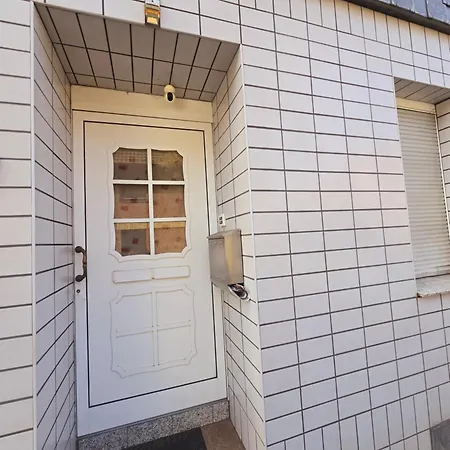 Montage Und Zu Vermieten In *