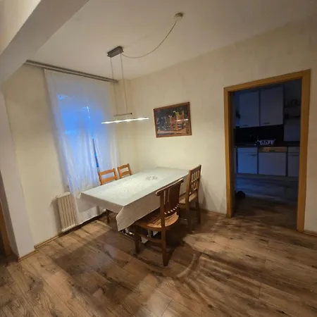 Montage Und Zu Vermieten In Apartment