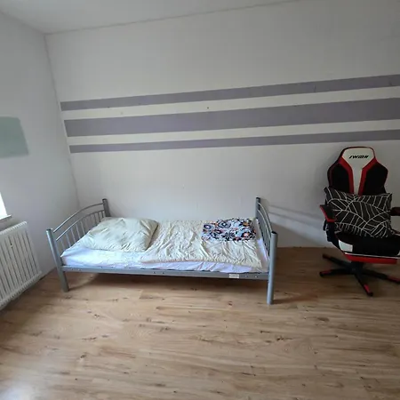 Apartment Montage Und Zu Vermieten In *