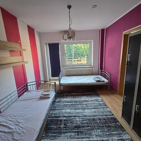 Apartment Montage Und Zu Vermieten In *