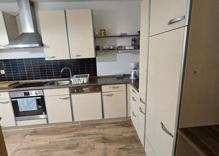 Montage Und Zu Vermieten In