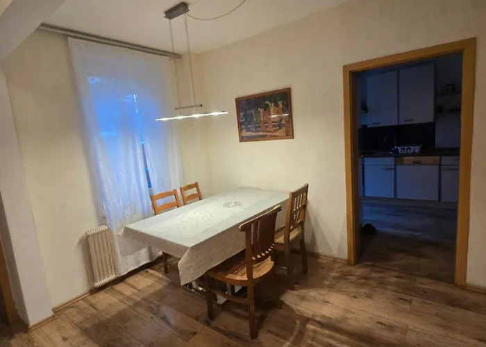 Montage Und Zu Vermieten In Apartment